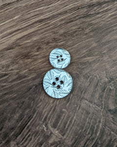 Engraved leaf buttons